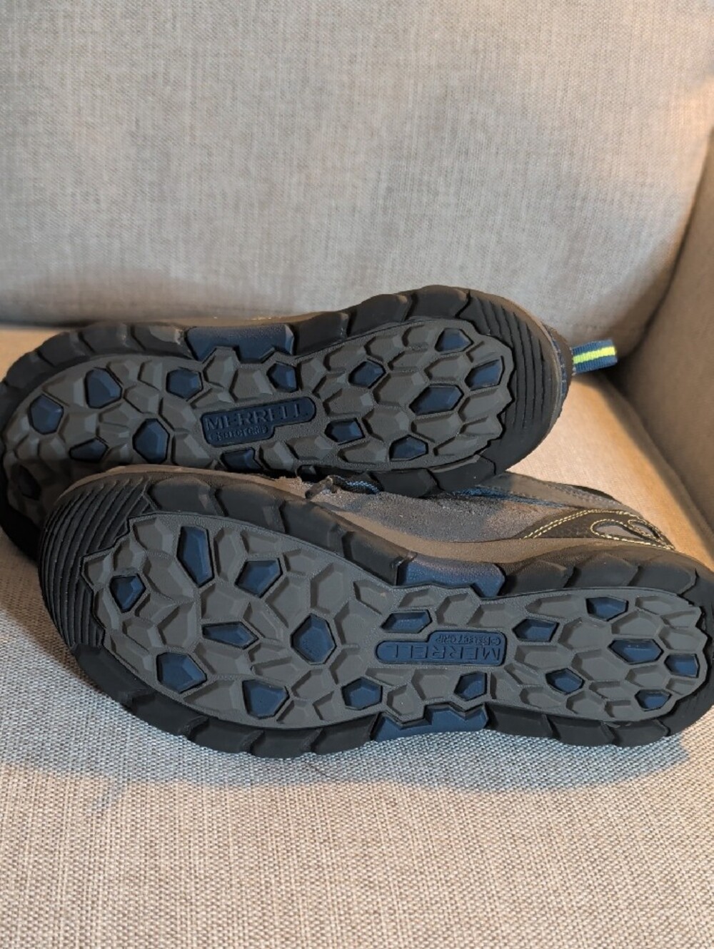 Kids Black and Gray Athletic Outdoor Shoes - Picture 4 of 6